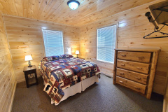 Cabin_5_Bedroom2