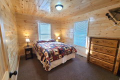Cabin_5_Bedroom4